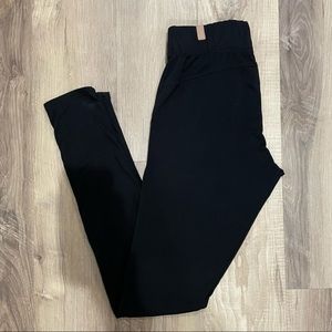 Lunya Soft Modal Pocket Legging. XS. Black.